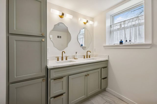 362 Green Harbor Rd, Old Hickory, TN 37138