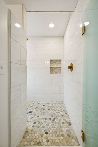 362 Green Harbor Rd, Old Hickory, TN 37138