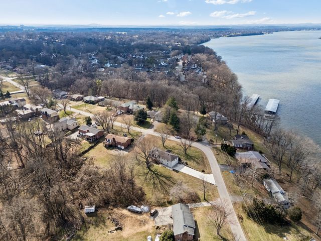 362 Green Harbor Rd, Old Hickory, TN 37138