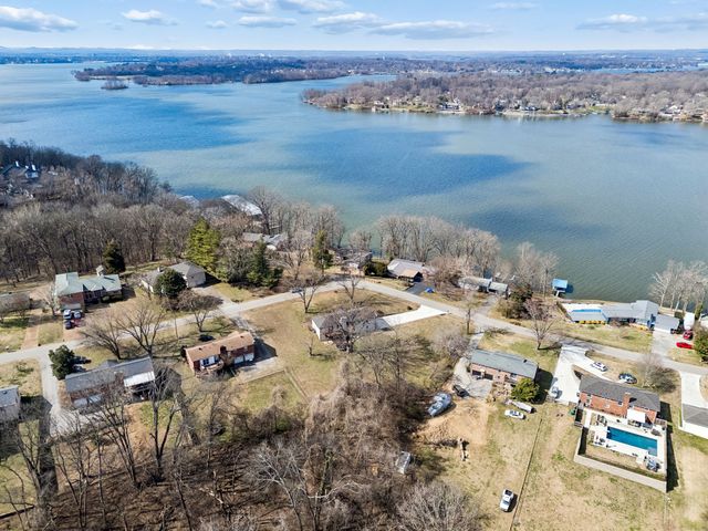 362 Green Harbor Rd, Old Hickory, TN 37138