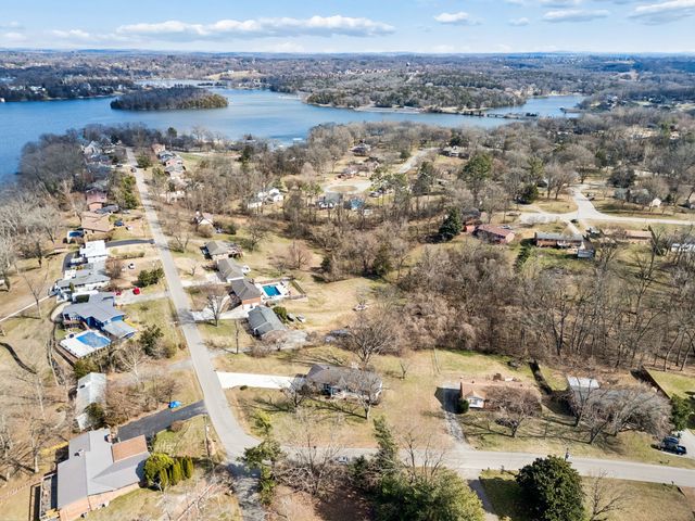 362 Green Harbor Rd, Old Hickory, TN 37138