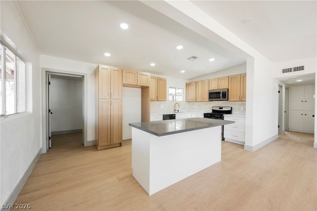 1124 Nassau Drive, Las Vegas, NV 89108