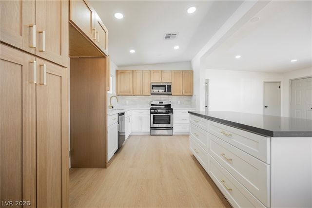 1124 Nassau Drive, Las Vegas, NV 89108