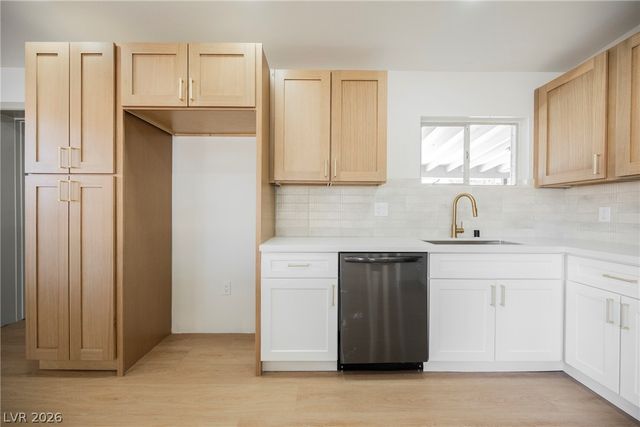 1124 Nassau Drive, Las Vegas, NV 89108