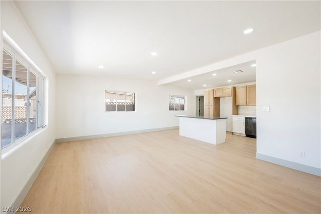 1124 Nassau Drive, Las Vegas, NV 89108