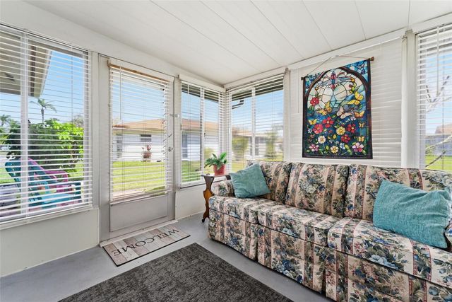 5061 LIVE OAK CIRCLE, Bradenton, FL 34207