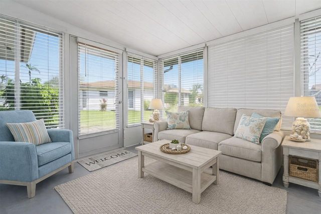 5061 LIVE OAK CIRCLE, Bradenton, FL 34207