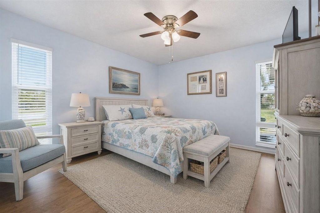 Image 15 of property listing at 5061 LIVE OAK CIRCLE, Bradenton, FL 34207