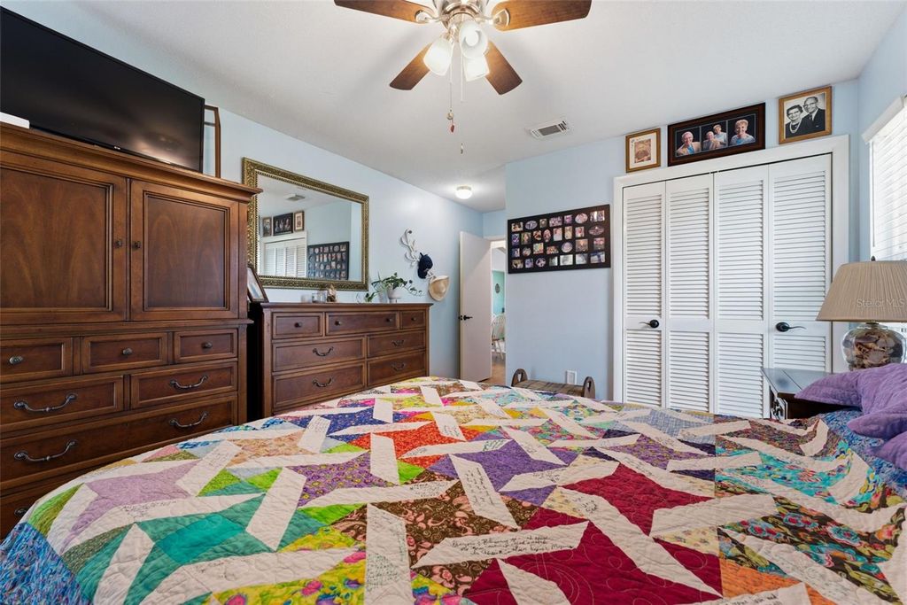 Image 16 of property listing at 5061 LIVE OAK CIRCLE, Bradenton, FL 34207