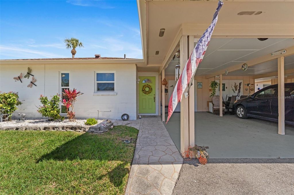 Image 3 of property listing at 5061 LIVE OAK CIRCLE, Bradenton, FL 34207