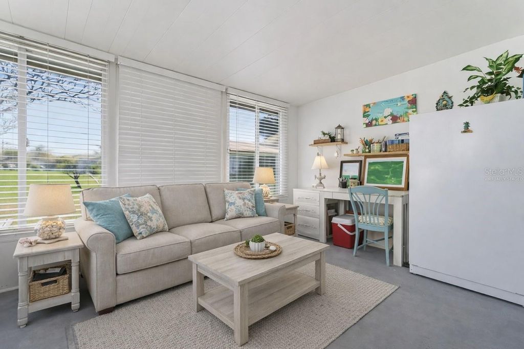 Image 25 of property listing at 5061 LIVE OAK CIRCLE, Bradenton, FL 34207