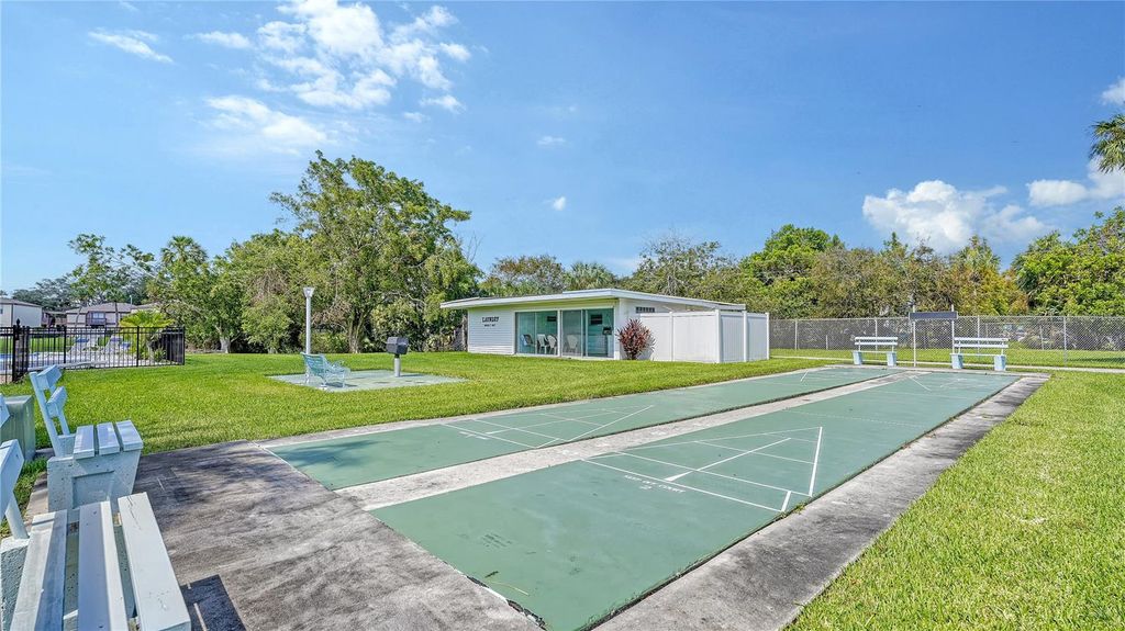 Image 45 of property listing at 5061 LIVE OAK CIRCLE, Bradenton, FL 34207