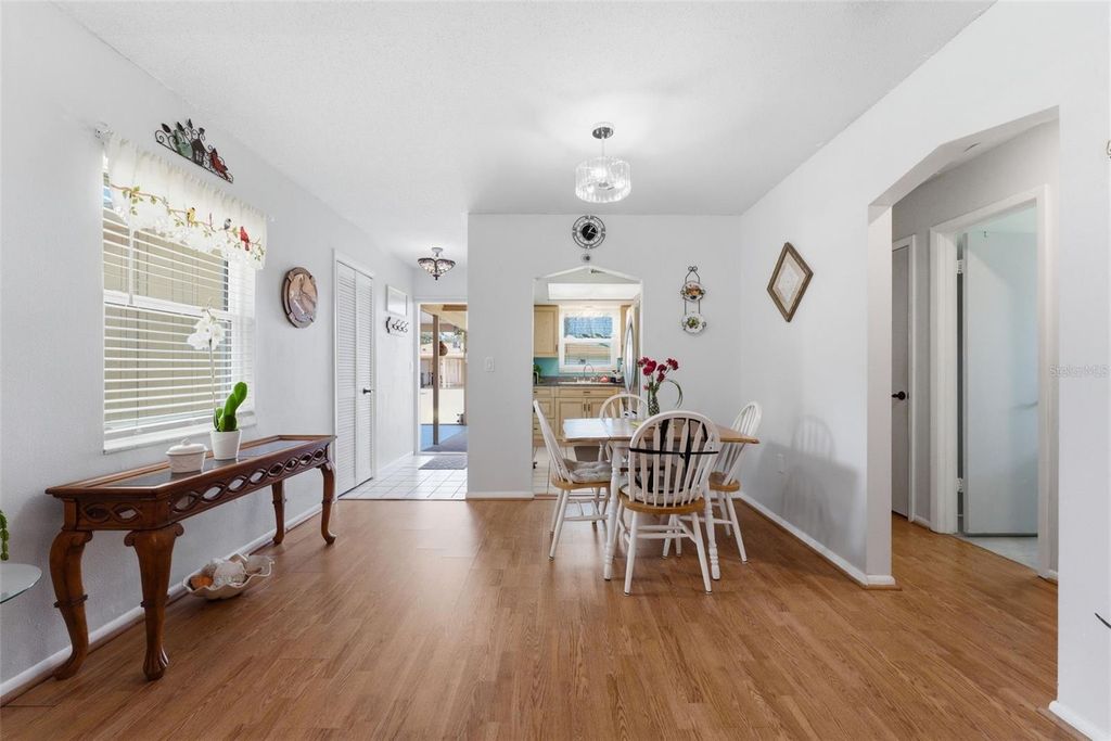 Image 10 of property listing at 5061 LIVE OAK CIRCLE, Bradenton, FL 34207