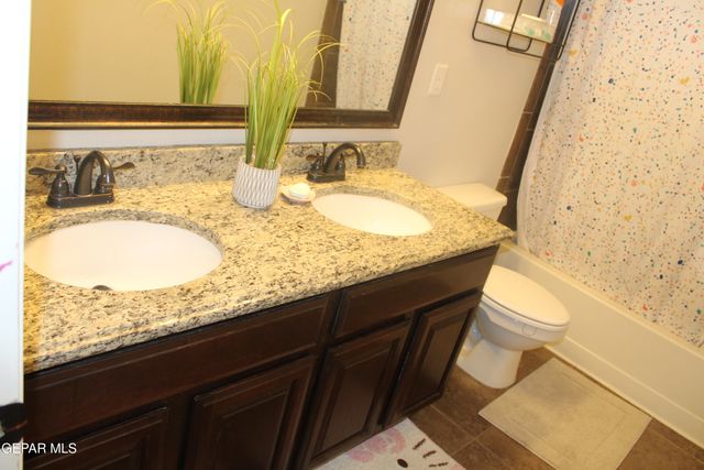376 EMERALD PARK Drive, Horizon City, TX 79928