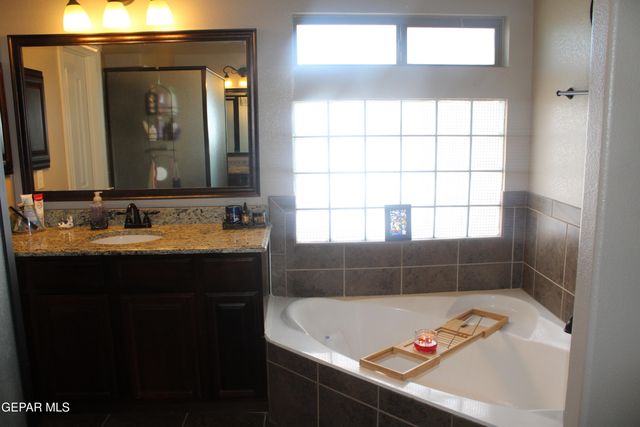 376 EMERALD PARK Drive, Horizon City, TX 79928