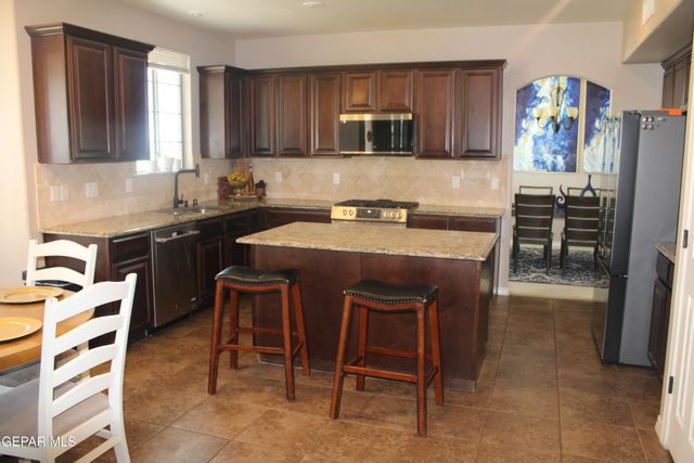 376 EMERALD PARK Drive, Horizon City, TX 79928