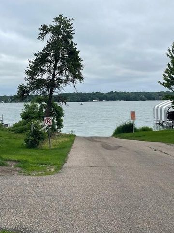 1733 Shorewood Lane, Mound, MN 55364