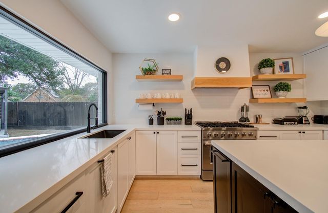 9219 Kempwood Drive, Houston, TX 77080
