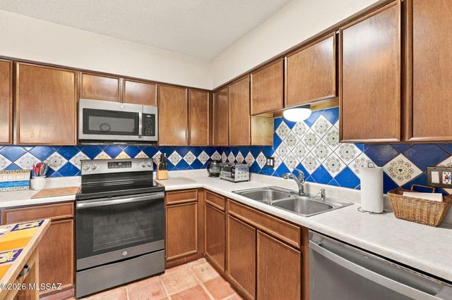 989 N Caribe Avenue, Tucson, AZ 85710