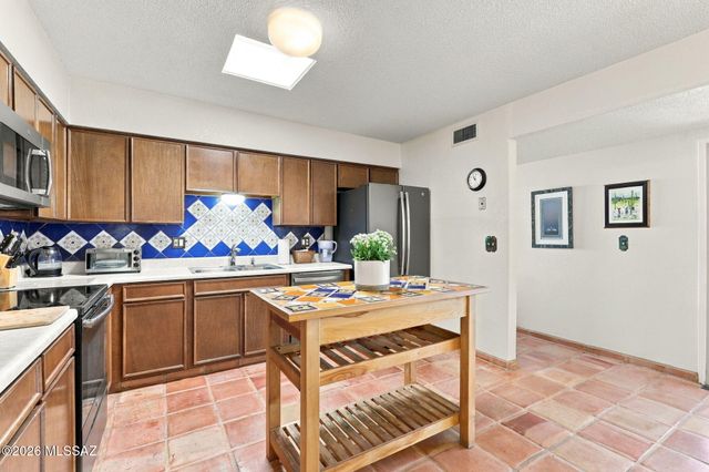 989 N Caribe Avenue, Tucson, AZ 85710