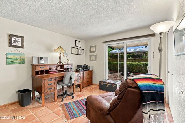 989 N Caribe Avenue, Tucson, AZ 85710