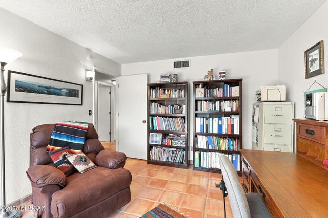 989 N Caribe Avenue, Tucson, AZ 85710