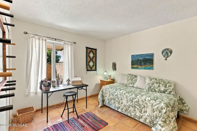 989 N Caribe Avenue, Tucson, AZ 85710