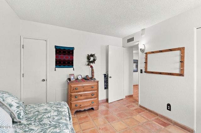989 N Caribe Avenue, Tucson, AZ 85710