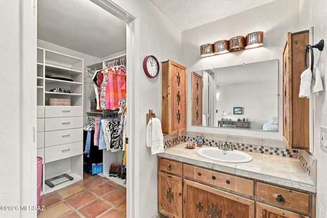 989 N Caribe Avenue, Tucson, AZ 85710
