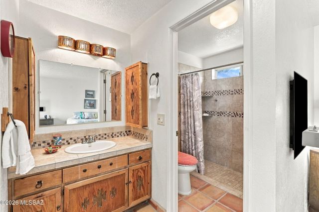 989 N Caribe Avenue, Tucson, AZ 85710
