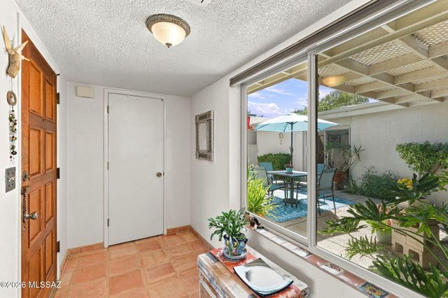 989 N Caribe Avenue, Tucson, AZ 85710