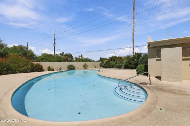 989 N Caribe Avenue, Tucson, AZ 85710