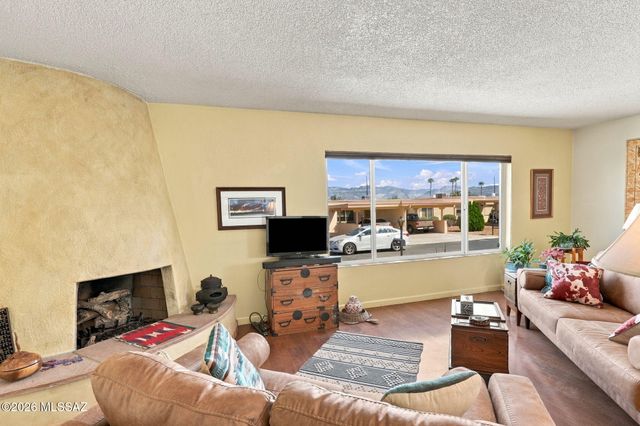 989 N Caribe Avenue, Tucson, AZ 85710