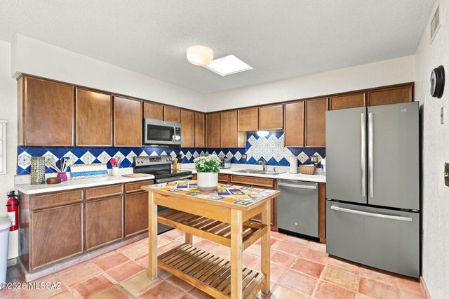 989 N Caribe Avenue, Tucson, AZ 85710