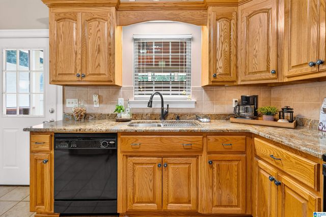 238 MAGNOLIA CIRCLE, Warrior, AL 35180