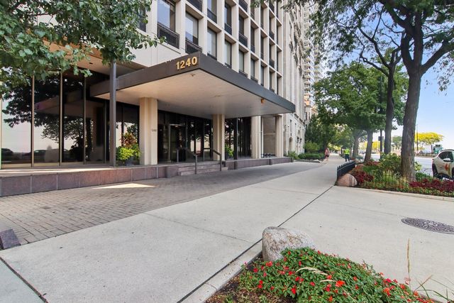 1240 N Lake shore Drive 14A, Chicago, IL 60610