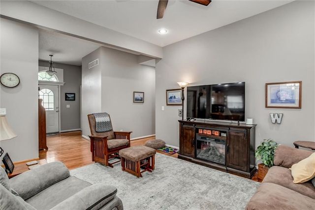 406 BRIAR Lane, Kearney, MO 64060