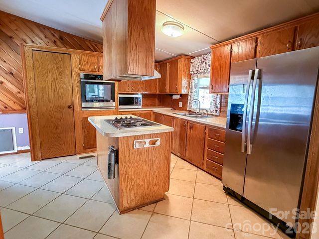 2746 Orangewood Lane, Newton, NC 28658