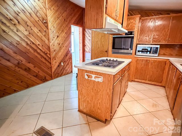 2746 Orangewood Lane, Newton, NC 28658