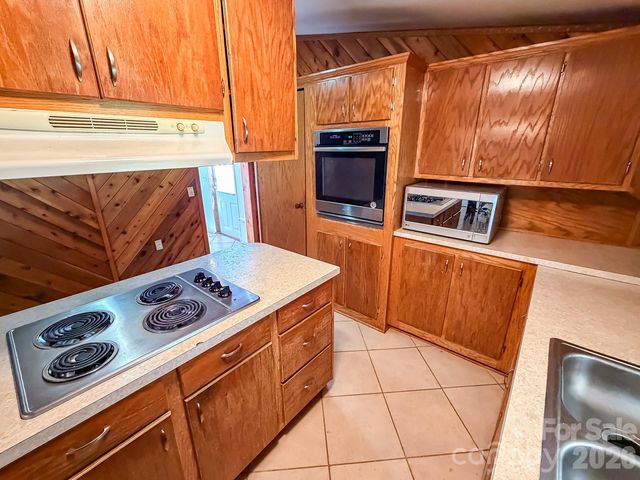 2746 Orangewood Lane, Newton, NC 28658