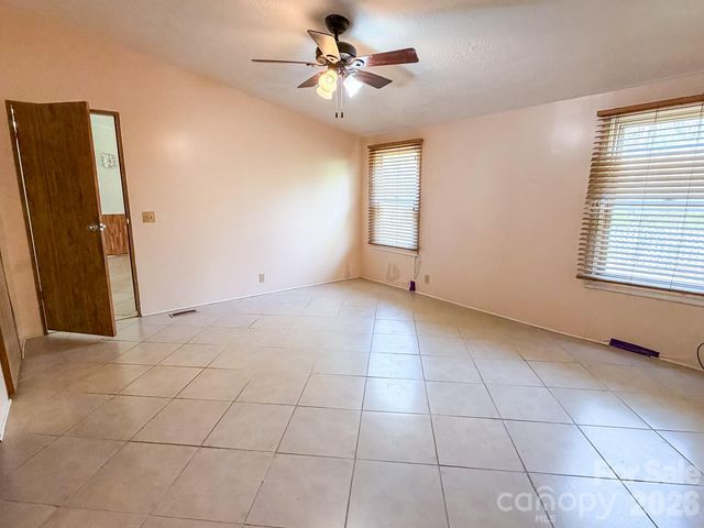 2746 Orangewood Lane, Newton, NC 28658