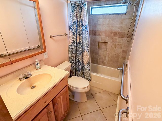 2746 Orangewood Lane, Newton, NC 28658