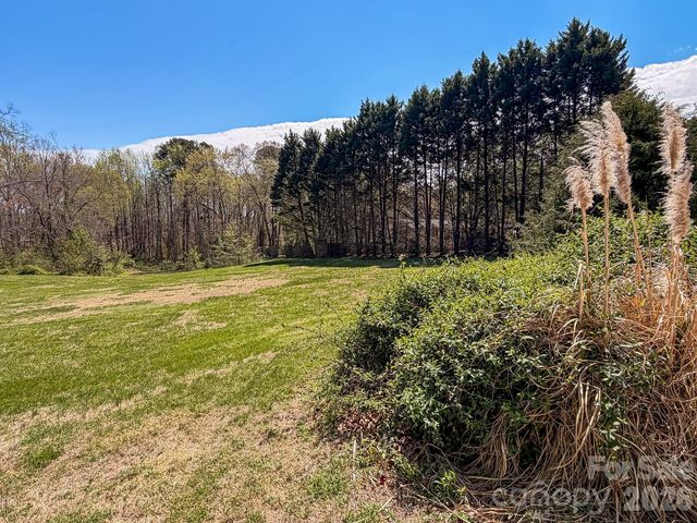 2746 Orangewood Lane, Newton, NC 28658