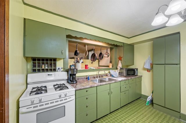 240 Park Street, Grinnell, IA 50112