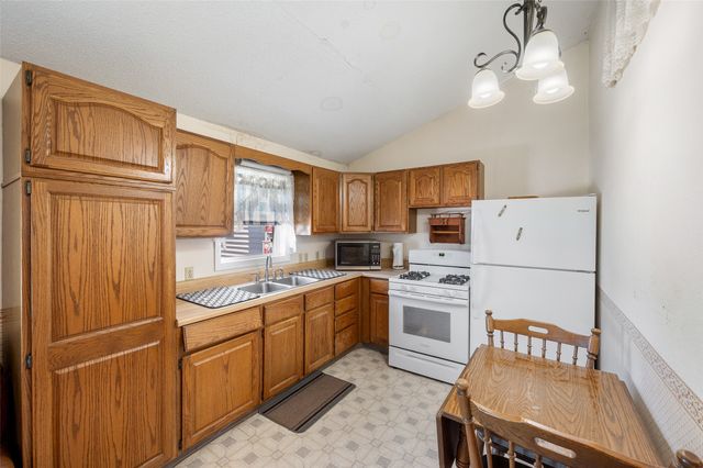240 Park Street, Grinnell, IA 50112