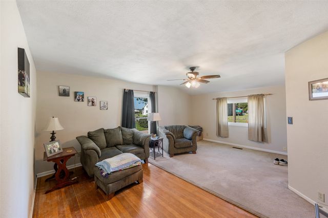 240 Park Street, Grinnell, IA 50112