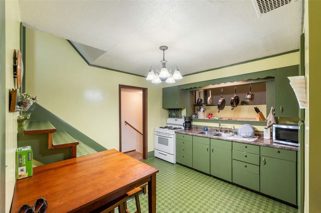 240 Park Street, Grinnell, IA 50112