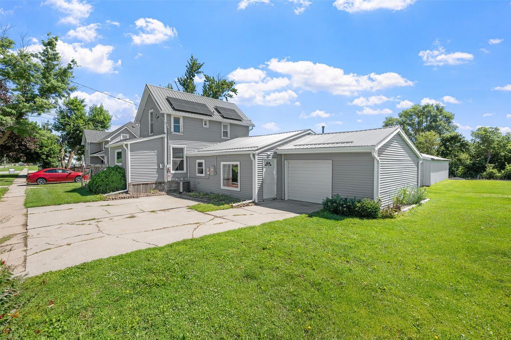 240 Park Street, Grinnell, IA 50112