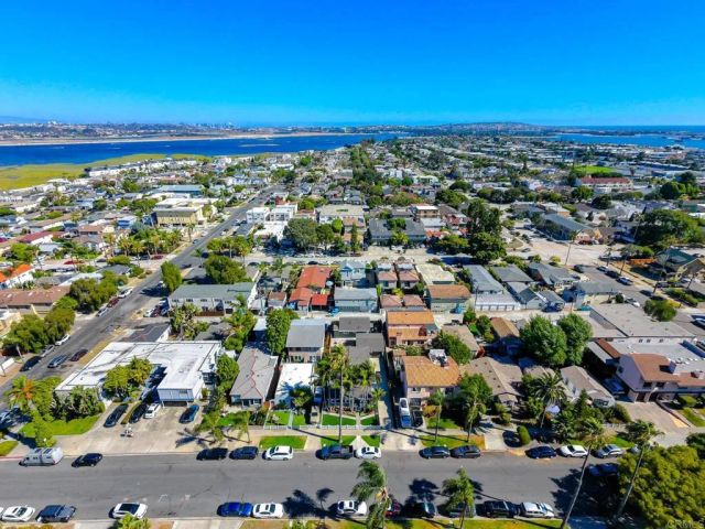 1845 Thomas Ave, San Diego, CA 92109
