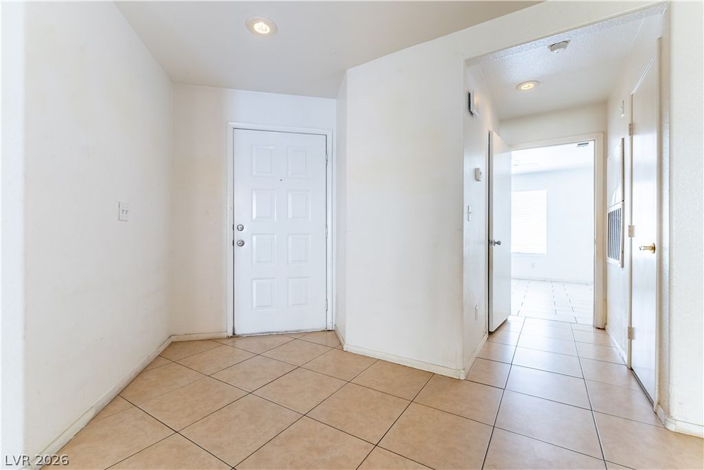 1420 JAMIELINN Lane 102, Las Vegas, NV 89110 — photo 4